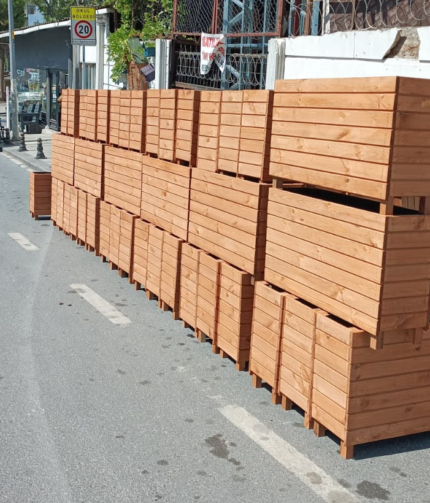 Ahşap saksı